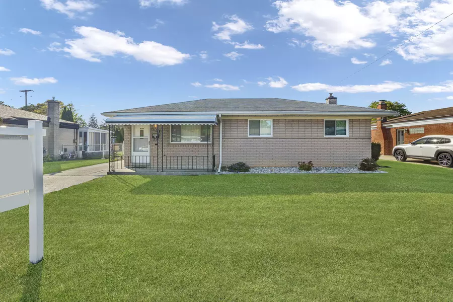 27329 Pleasant Drive, Warren, MI 48088