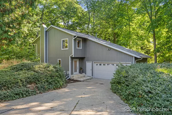 Grand Rapids, MI 49546,6421 Woodbrook SE Drive