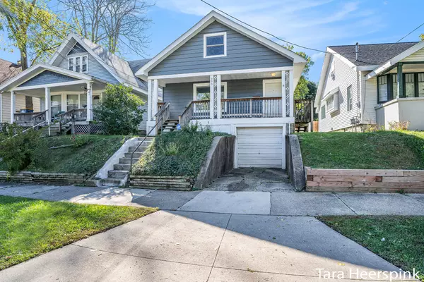 Grand Rapids, MI 49507,930 Oakhill SE Street
