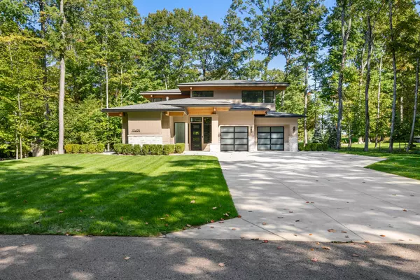 Charlevoix, MI 49720,6 N Country Club Drive #6