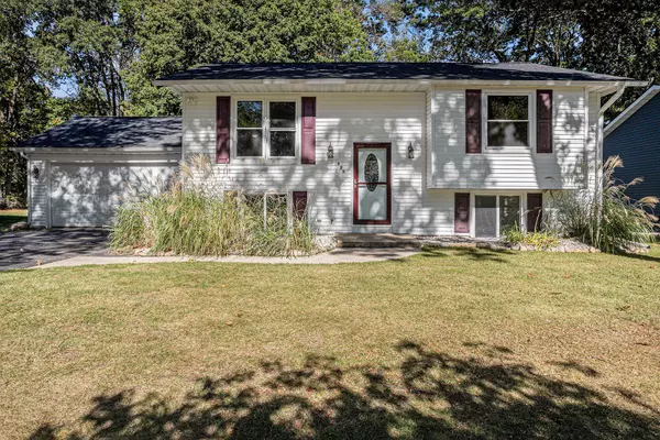 623 Glenview Circle, Plainwell, MI 49080