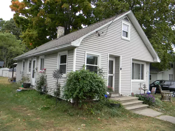 4709 3rd Street, New Era, MI 49446