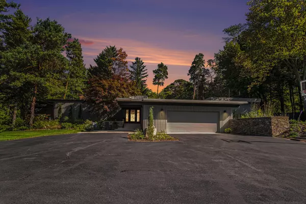 60 Alta Dale NE, Ada, MI 49301