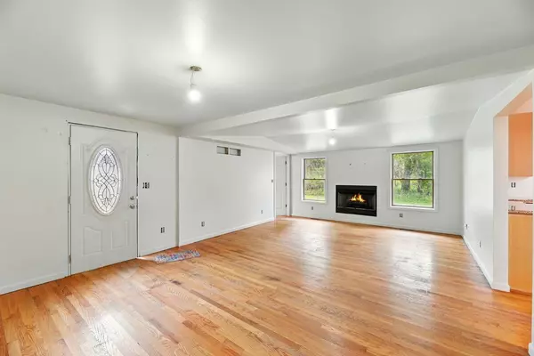 Three Oaks, MI 49128,15105 Carpenter Road