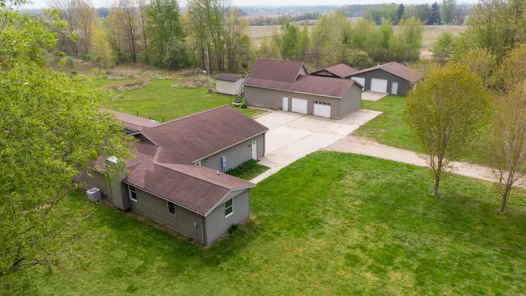 15105 Carpenter Road, Three Oaks, MI 49128