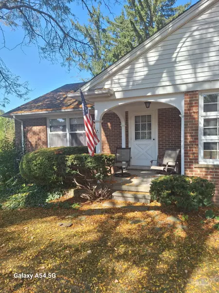 103 105, 111, 113 N Lewis, Saline, MI 48176