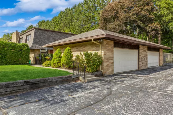 St. Joseph, MI 49085,2727 S Lakeshore Drive #11