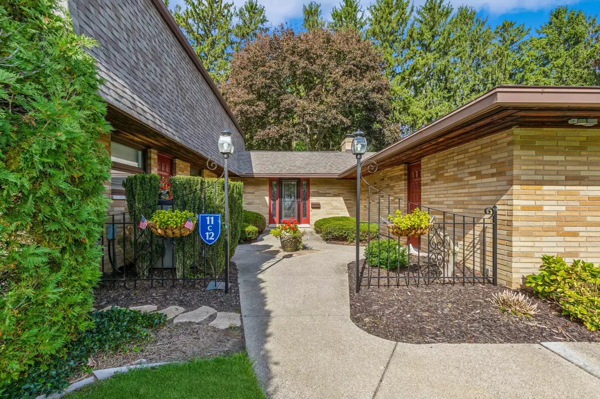 St. Joseph, MI 49085,2727 S Lakeshore Drive #11