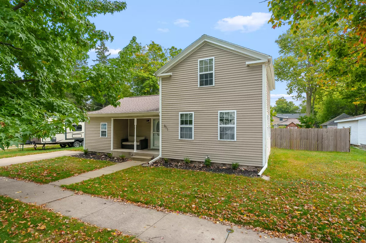 Three Rivers, MI 49093,611 East Street