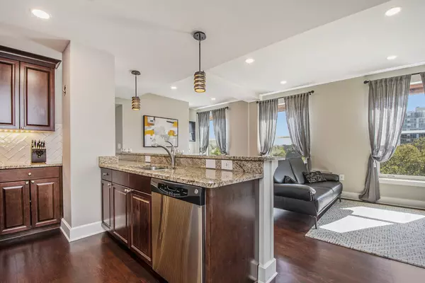 Grand Rapids, MI 49503,27 Library NE Street #602