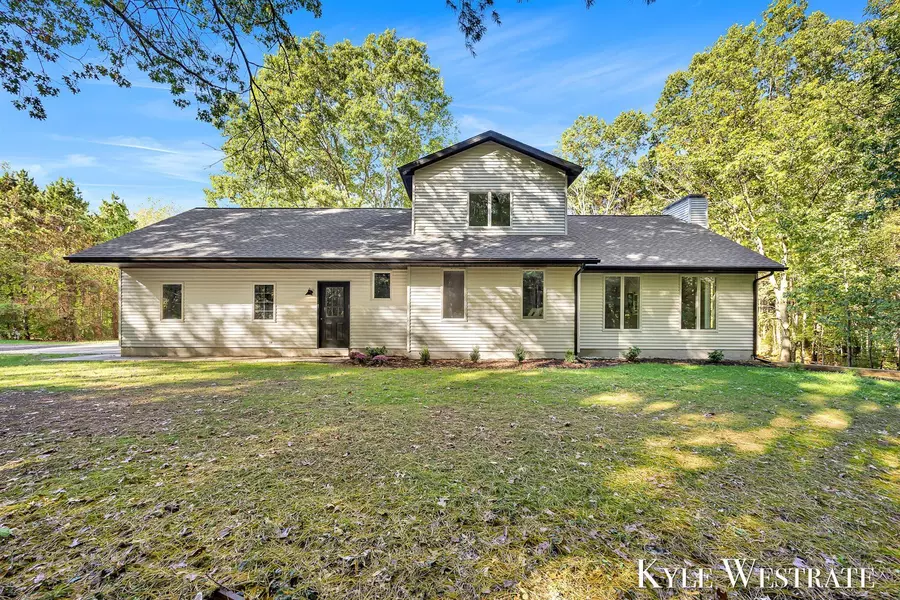 6055 9 Mile NE Road, Rockford, MI 49341
