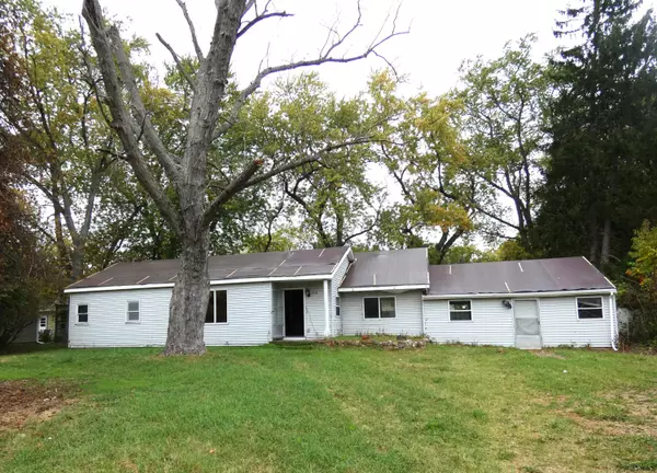 8137 Forest Beach Road, Watervliet, MI 49098