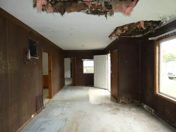 Watervliet, MI 49098,8137 Forest Beach Road