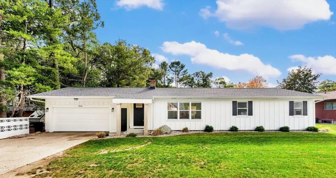 904 E Savidge Street, Spring Lake, MI 49456