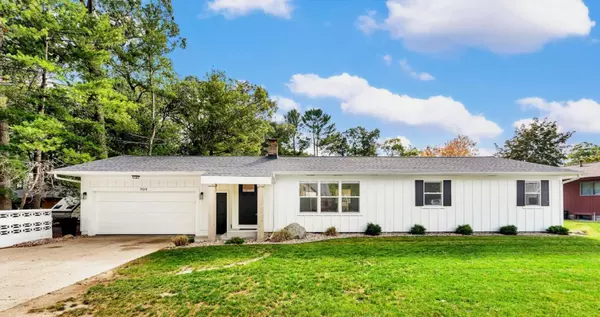 904 E Savidge Street, Spring Lake, MI 49456