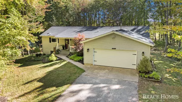 Ada, MI 49301,9090 Mccabe NE Court