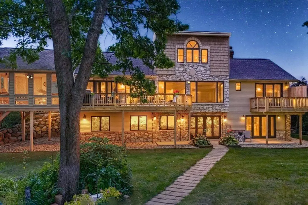 Kalamazoo, MI 49009,7414 Field Bay Avenue