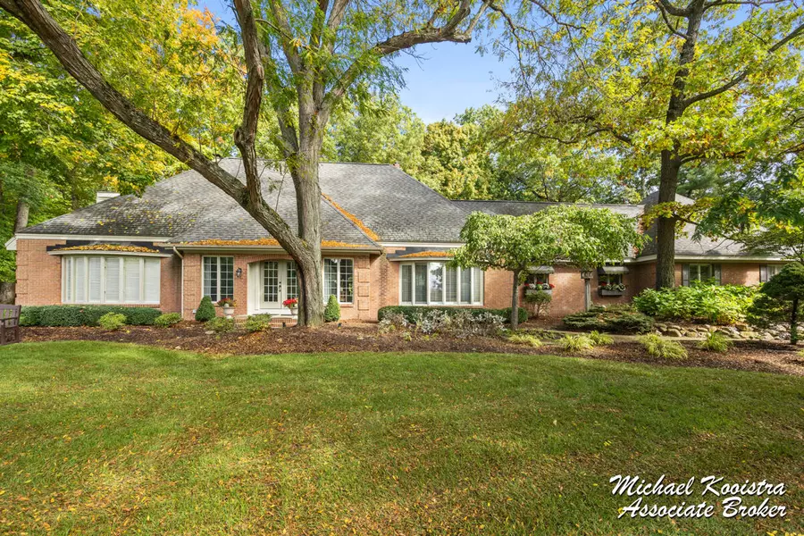 2520 Shadowbrook SE Drive, Grand Rapids, MI 49546
