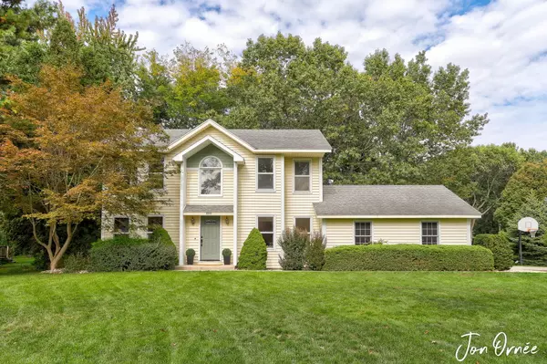 2215 Sunset Bluff Drive, Holland, MI 49424