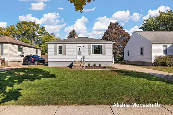 Grand Haven, MI 49417,1219 Waverly Avenue