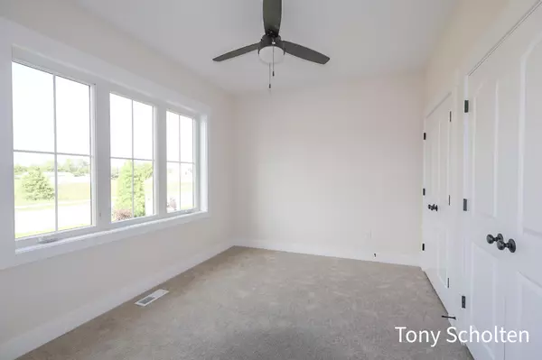 Hudsonville, MI 49426,6308 Blendon Woods Drive #19