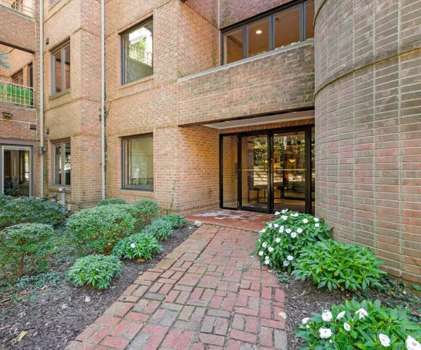 3000 Glazier Way #210, Ann Arbor, MI 48105