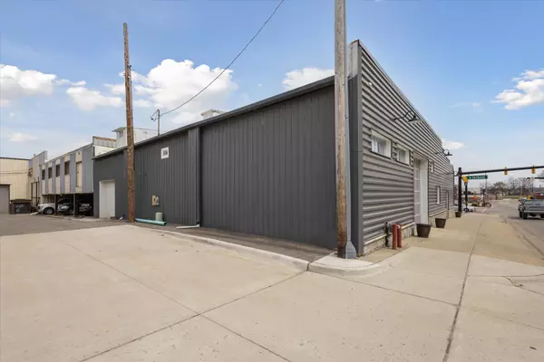 Jackson, MI 49201,206 W Louis Glick Highway