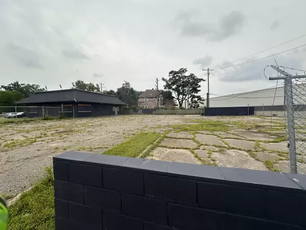 Detroit, MI 48210,5851 W Warren Avenue