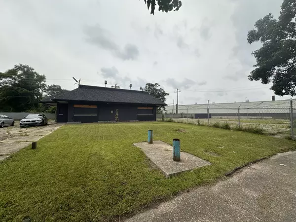 Detroit, MI 48210,5851 W Warren Avenue