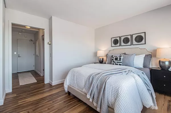 Ann Arbor, MI 48104,555 E William Street #21E