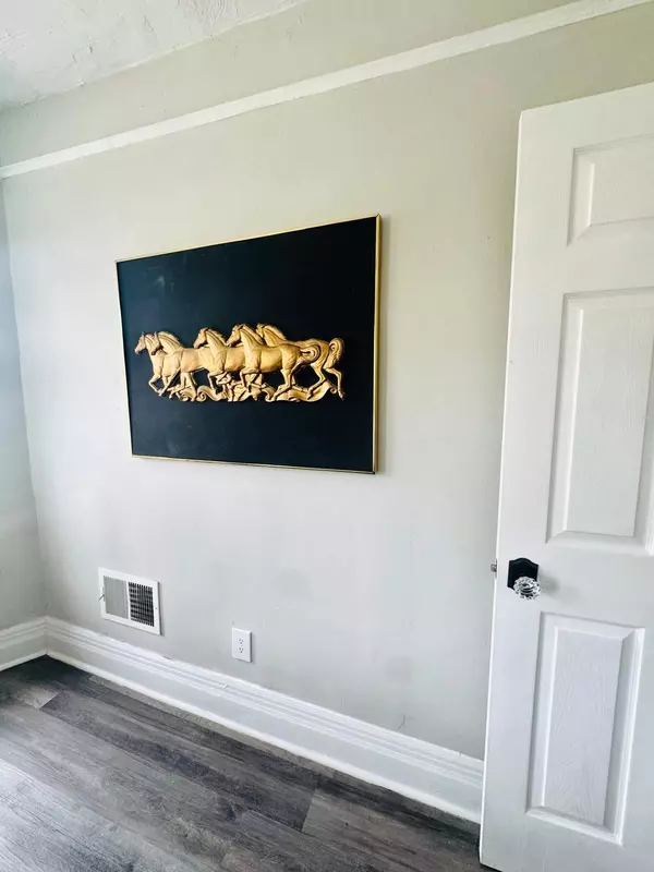 Detroit, MI 48213,5999 Fischer Street