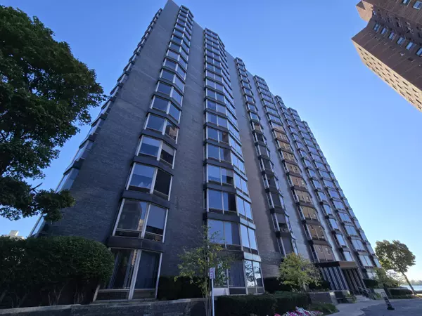 Detroit, MI 48214,8200 E Jefferson Avenue #1406