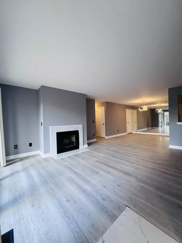 West Bloomfield, MI 48322,6660 Maple Lakes Dr Drive