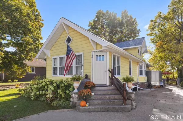 190 E Main NE Street, Rockford, MI 49341