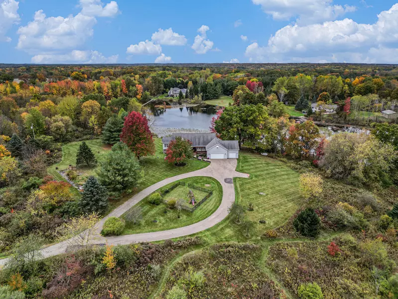 9480 Vincent SE Avenue, Alto, MI 49302