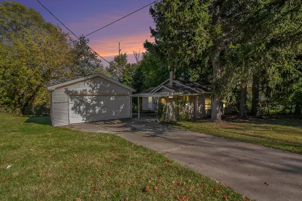 1005 E Front Street, Buchanan, MI 49107