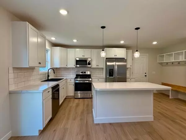 Allegan, MI 49010,3212 Signal Point Drive