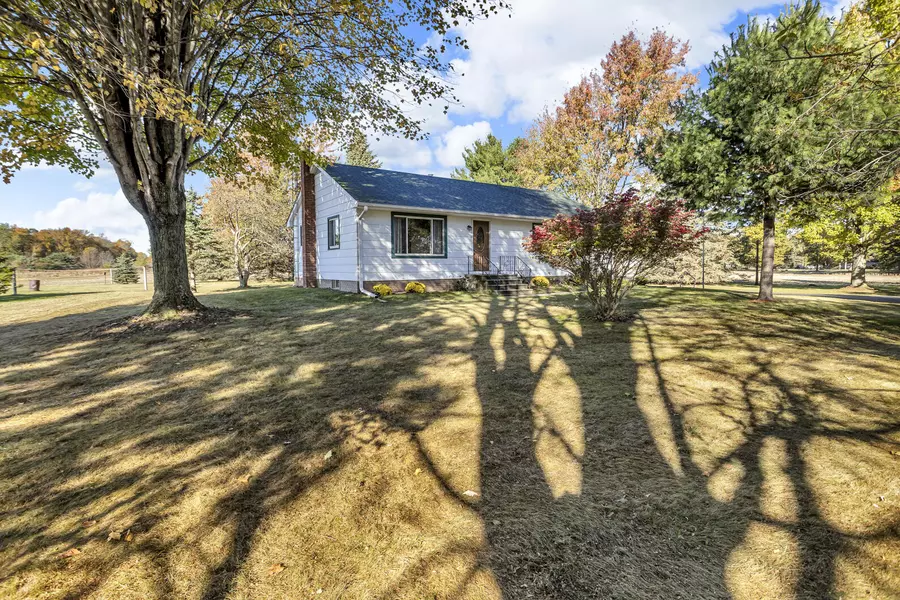 7794 Napoleon Road, Jackson, MI 49201