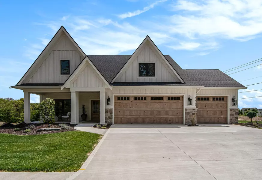 8432 Ravinewood Drive, Jenison, MI 49428