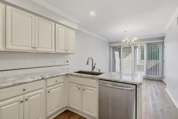 Bingham Farms, MI 48025,30915 Timberbrook Lane