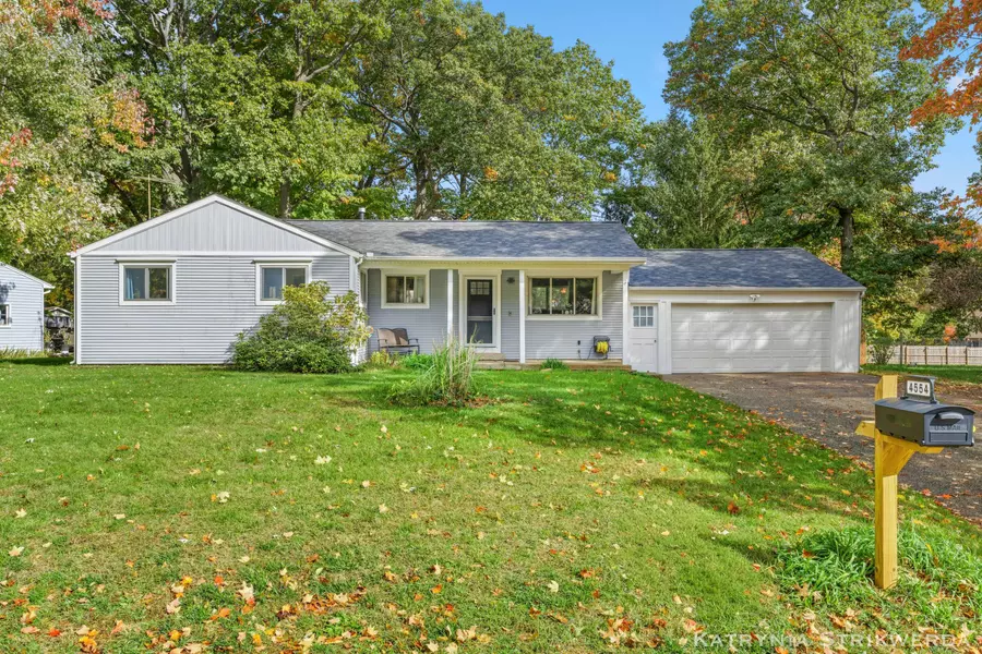 4554 Bekinshire NW Drive, Comstock Park, MI 49321
