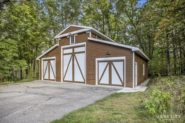 Ada, MI 49301,8655 Conservation NE Street