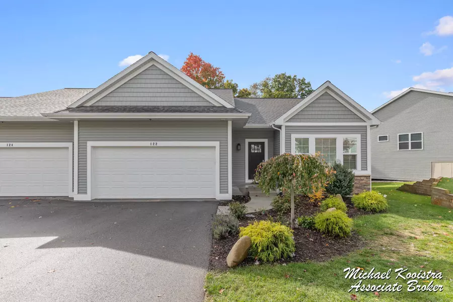 122 Blue Violet NE Lane #99, Comstock Park, MI 49321