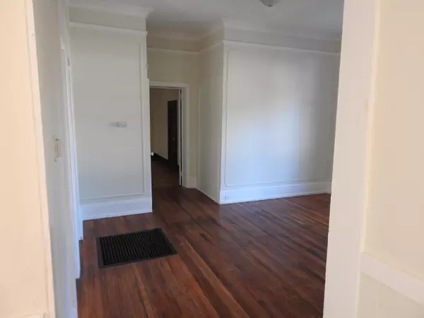 Grand Rapids, MI 49504,827 West fulton W Street