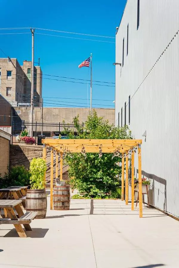 Muskegon, MI 49442,794 Pine Street #Garden_Bar Area