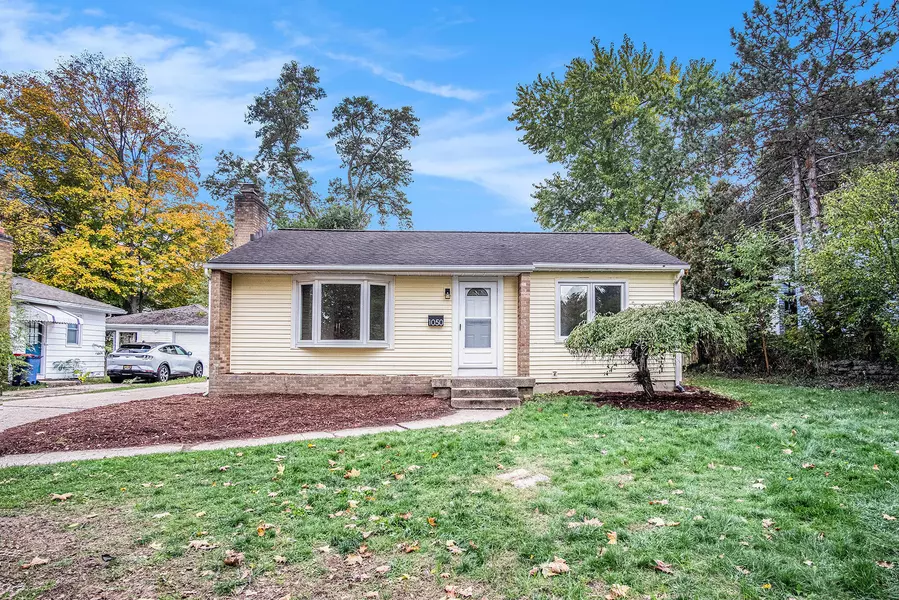 1050 Three Mile NE Road, Grand Rapids, MI 49505