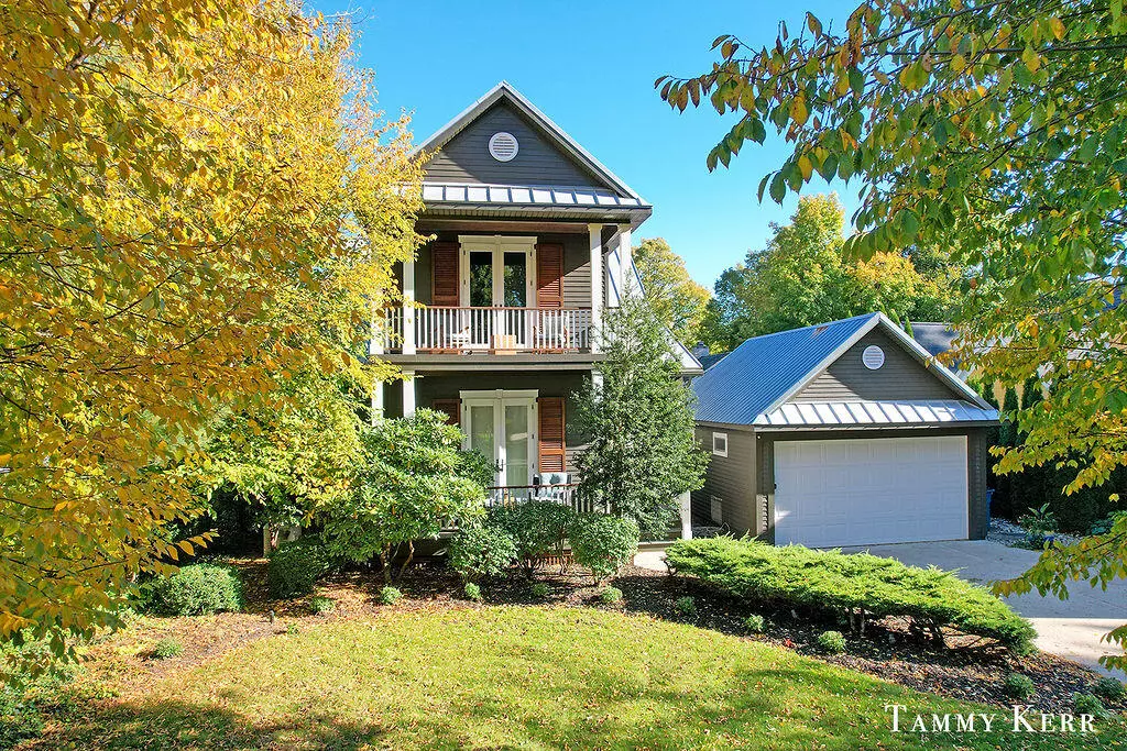 Saugatuck, MI 49453,1021 Holland Street