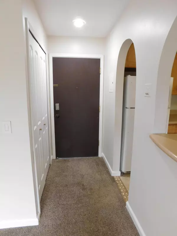 Farmington Hills, MI 48334,32005 W 12 Mile Road #206