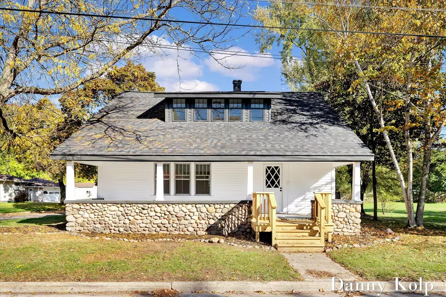 725 Lafayette SE Street, Lowell, MI 49331