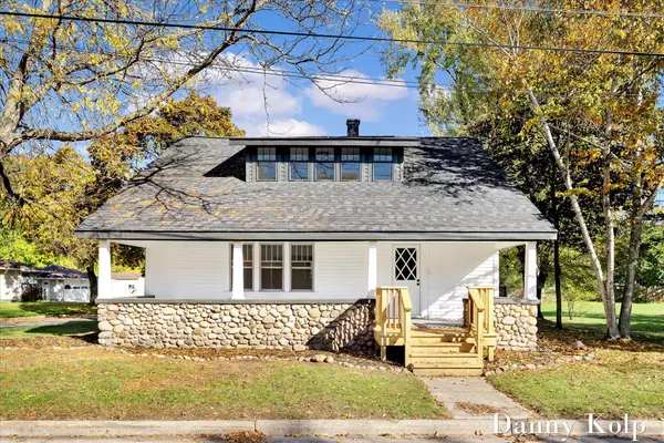 725 Lafayette SE Street, Lowell, MI 49331